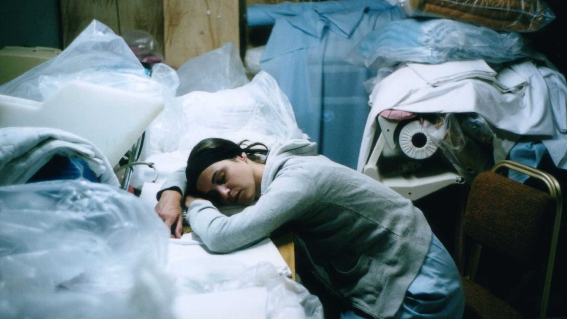 18 χρόνια πριν το Poor Things, όταν κάποιοι «χασκογελούσαν» με την πρώτη ταινία του Λάνθιμου-4