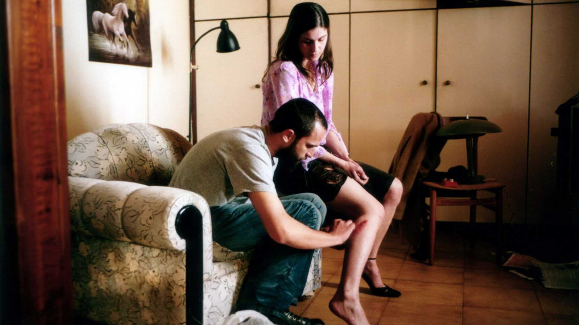 18 χρόνια πριν το Poor Things, όταν κάποιοι «χασκογελούσαν» με την πρώτη ταινία του Λάνθιμου-1