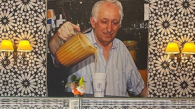 χρήστος-λέντζος-ο-μετρ-του-φραπέ-στη-σφ-562794010