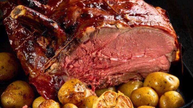 μοσχαρίσιο-καρέ-με-γλάσο-δαμάσκηνου-τ-562796980