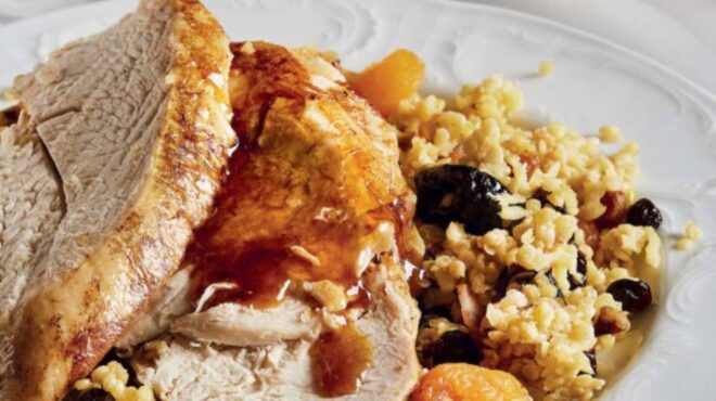 ορνιθα-γεμιστή-με-ξερά-φρούτα-και-τραχ-562788991