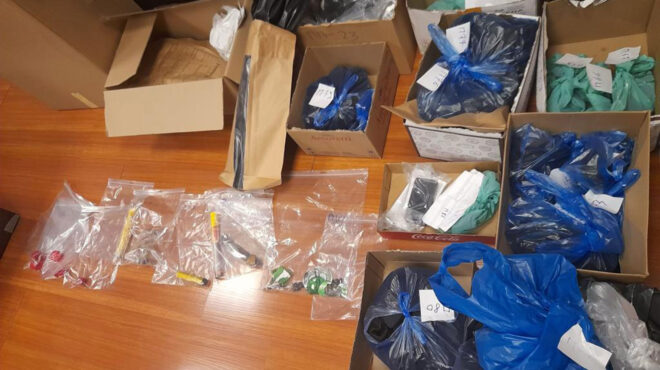 ρέντης-μαχαίρια-κροτίδες-και-υπολείμ-562775176