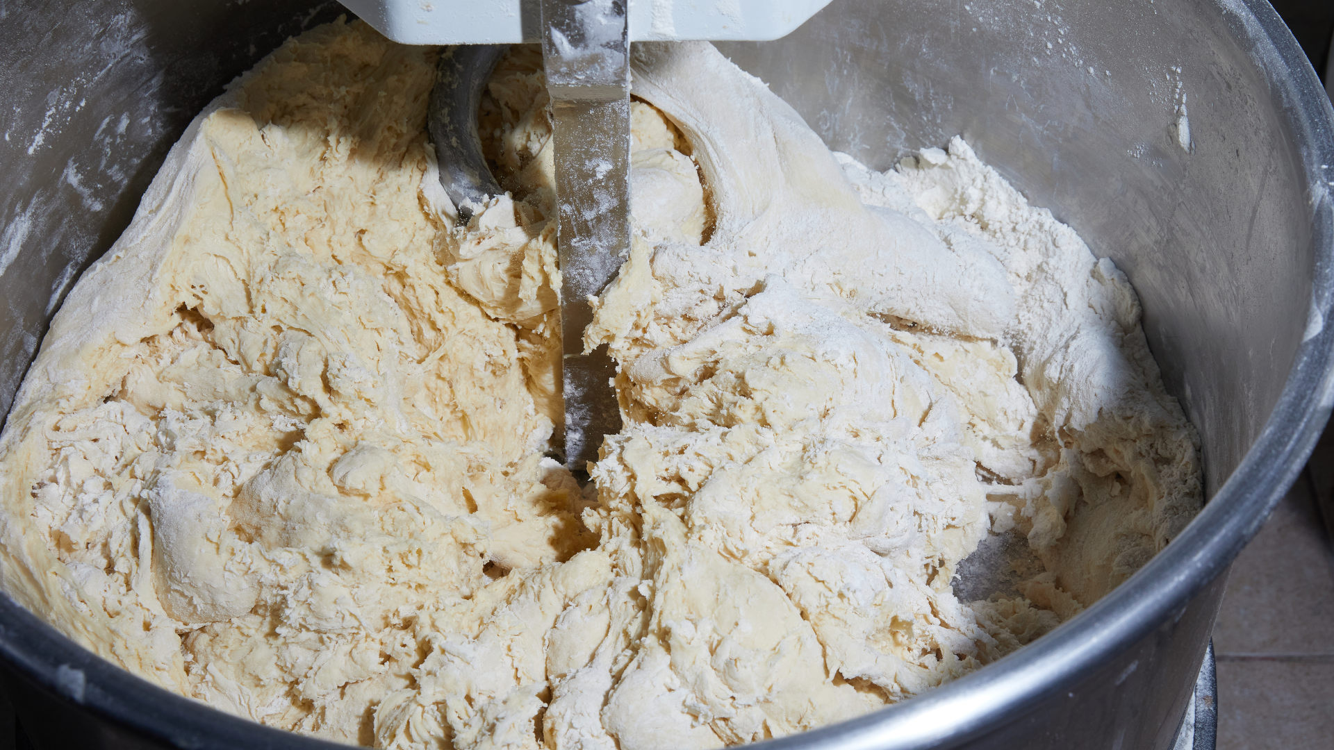 Πανετόνε: Είδαμε, βήμα-βήμα, πώς φτιάχνεται ένα απ’ τα καλύτερα της Αθήνας-2