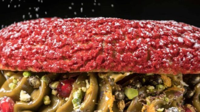 paris-brest-κατακόκκινο-σαν-χριστουγεννιάτικ-562803667