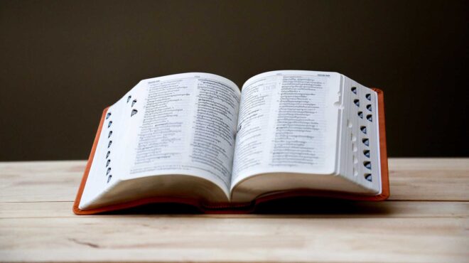 ζούμε-υπό-την-εξουσία-του-παρόντος-562806319