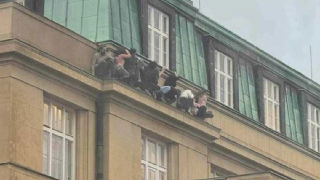 μακελειό-στην-πράγα-βίντεο-από-την-επί-562796140