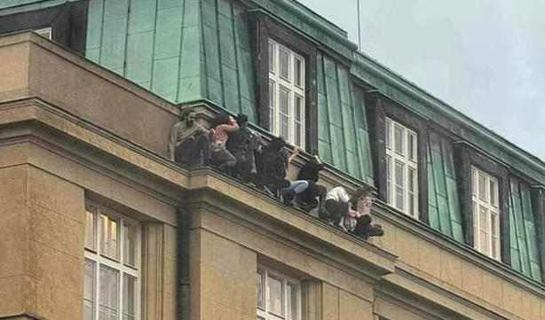 Τσεχία: Το σοκ της Πράγας και η κουλτούρα των όπλων-1