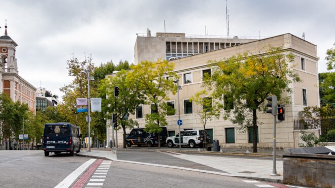 η-μαδρίτη-απέλασε-προσωπικό-της-πρεσβ-562769566