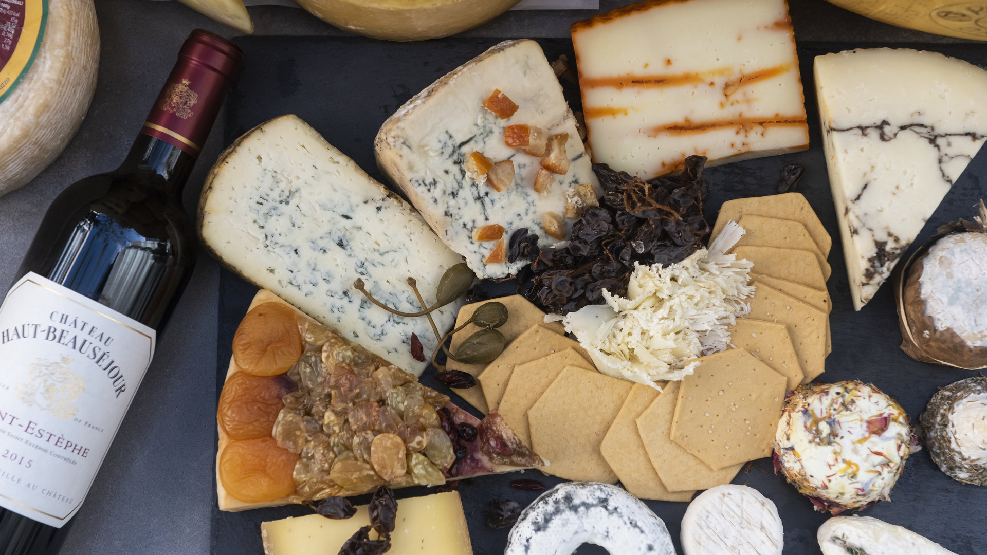 Ραντεβού στο τυράδικο: Σε αυτά τα 12 μαγαζιά βρήκαμε τα πιο ωραία τυριά για τις γιορτές-2