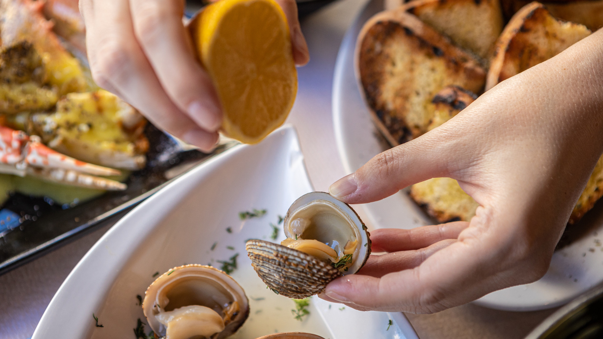 Κερατσίνι: Ιστορικά σουβλατζίδικα, αιωνόβια κουτούκια και ψάρια από την ιχθυόσκαλα-2