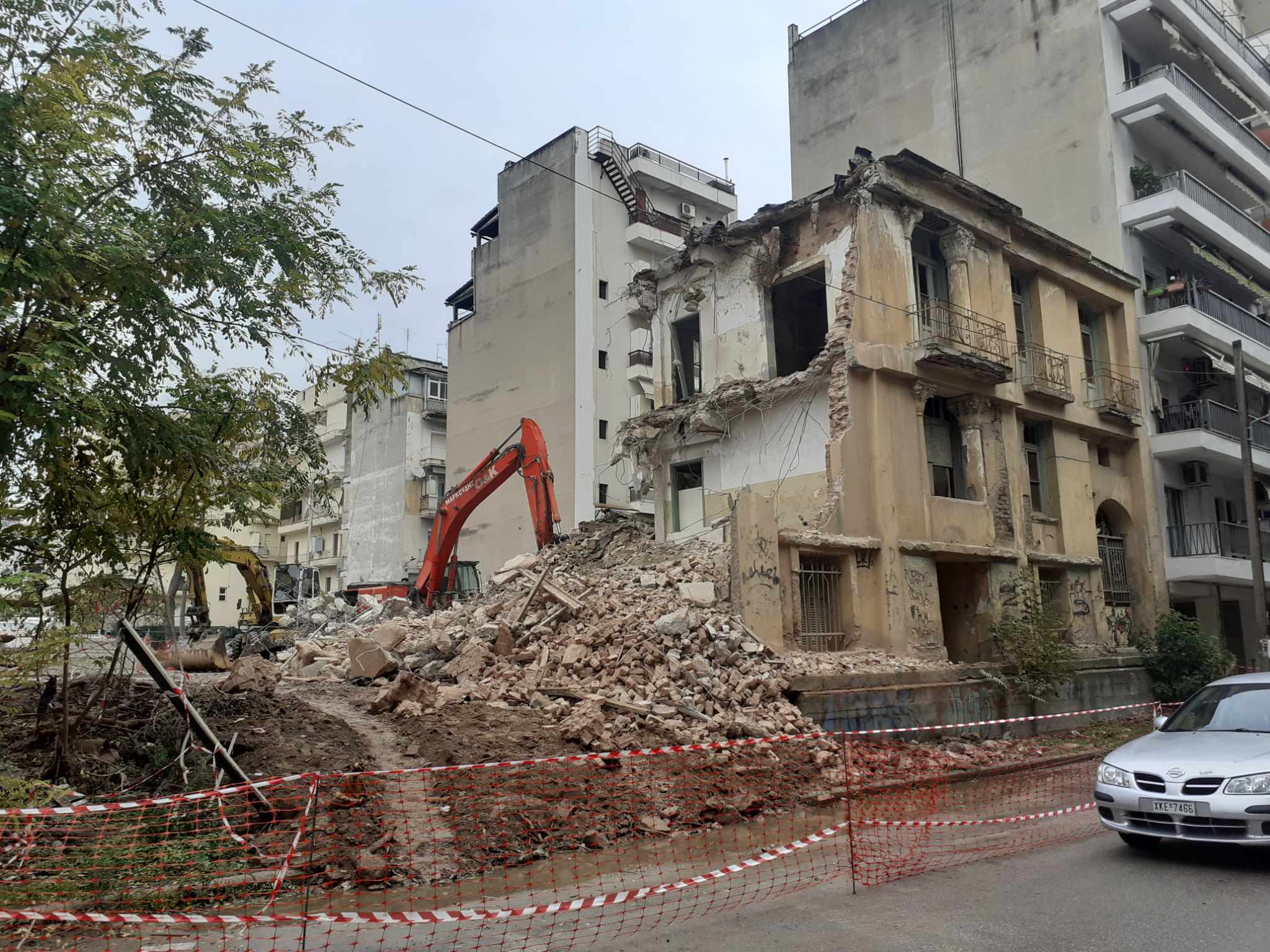 Θεσσαλονίκη: Κατεδαφίστηκε στο «παρά πέντε» το κτίριο του Mεσοπολέμου-1