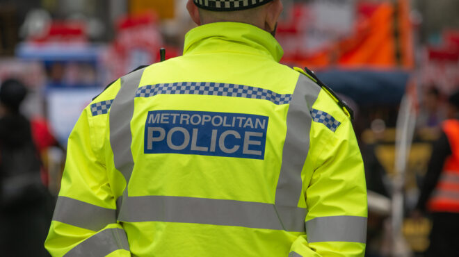 βρετανία-έξι-πρώην-αστυνομικοί-καταδ-562770808