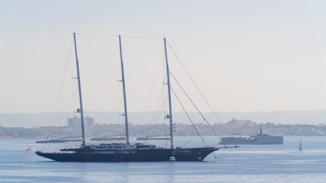 το-megayacht-του-τζεφ-μπέζος-κάνει-παρέα-με-π-562759897