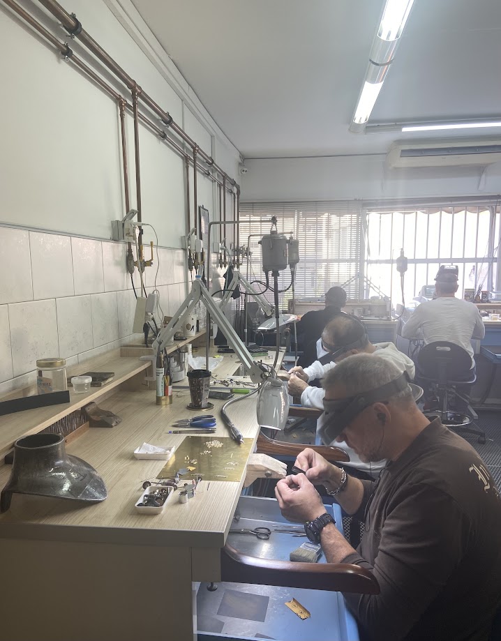 «Στην Ελλάδα σήμερα κανείς δεν θέλει να γίνει αργυροχρυσοχόος»-5