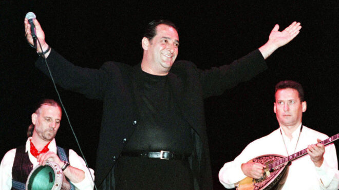 θλίψη-για-τον-θάνατο-του-βασίλη-καρρά-562800769