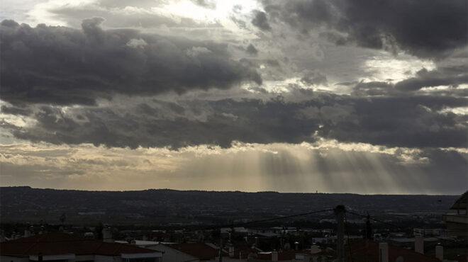 καιρός-τοπικές-βροχές-και-υψηλές-για-τ-562781788