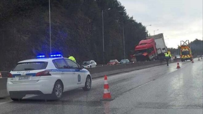 θεσσαλονίκη-νταλίκα-δίπλωσε-κοντά-562817791