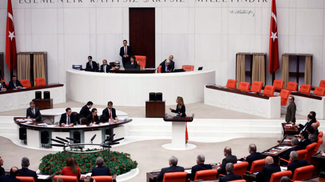 αμερικανός-πρέσβης-στην-αγκυρα-μάλλ-562844875