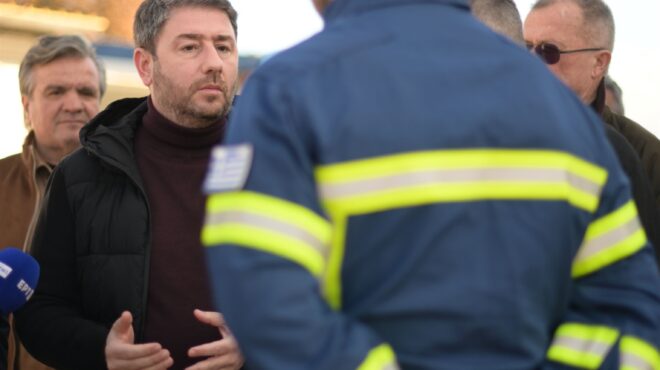 λεπτή-πράσινη-γραμμή-προς-το-προοδευ-562839772