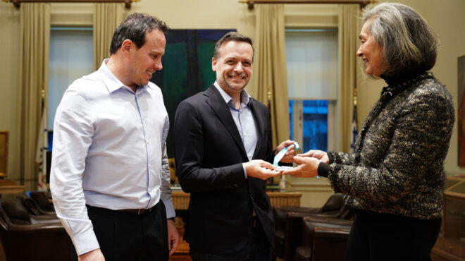 εντός-και-εκτός-μια-τελετή-με-ιδιαίτερ-562828828