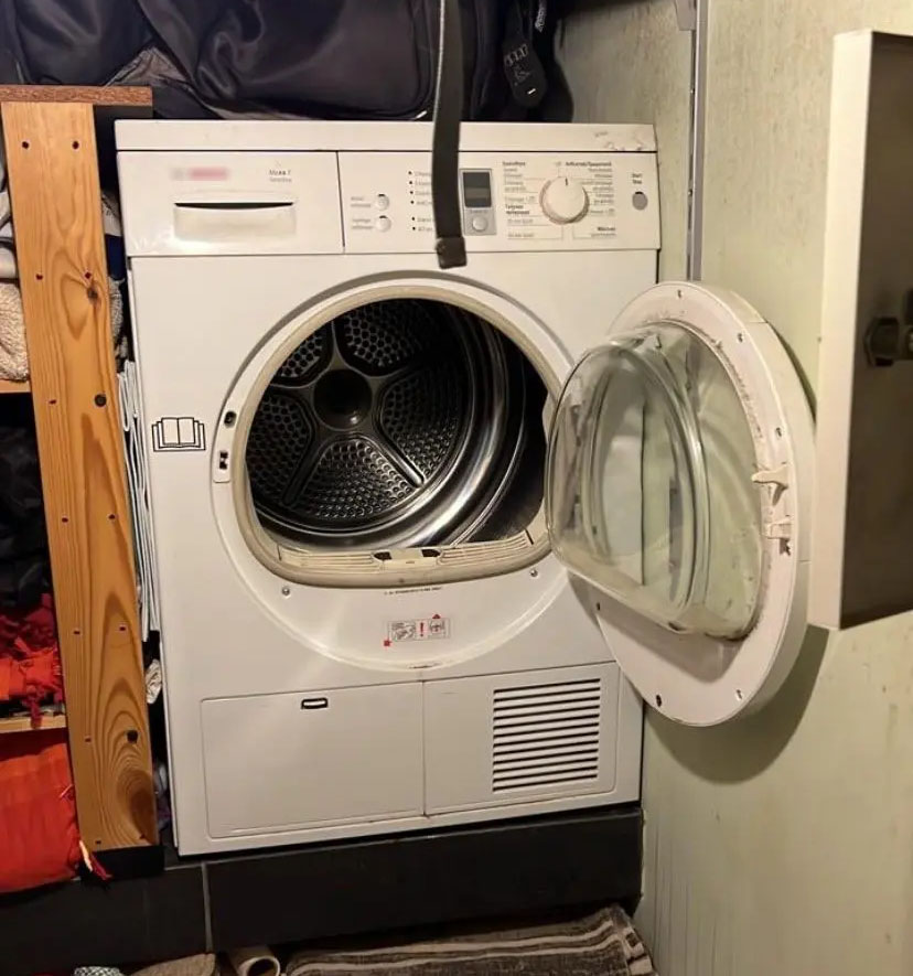 Γέρακας: Συνελήφθη 53χρονη φυγόποινη – Εντοπίστηκε σε ειδική κρύπτη μέσα στο σπίτι της (βίντεο)-1