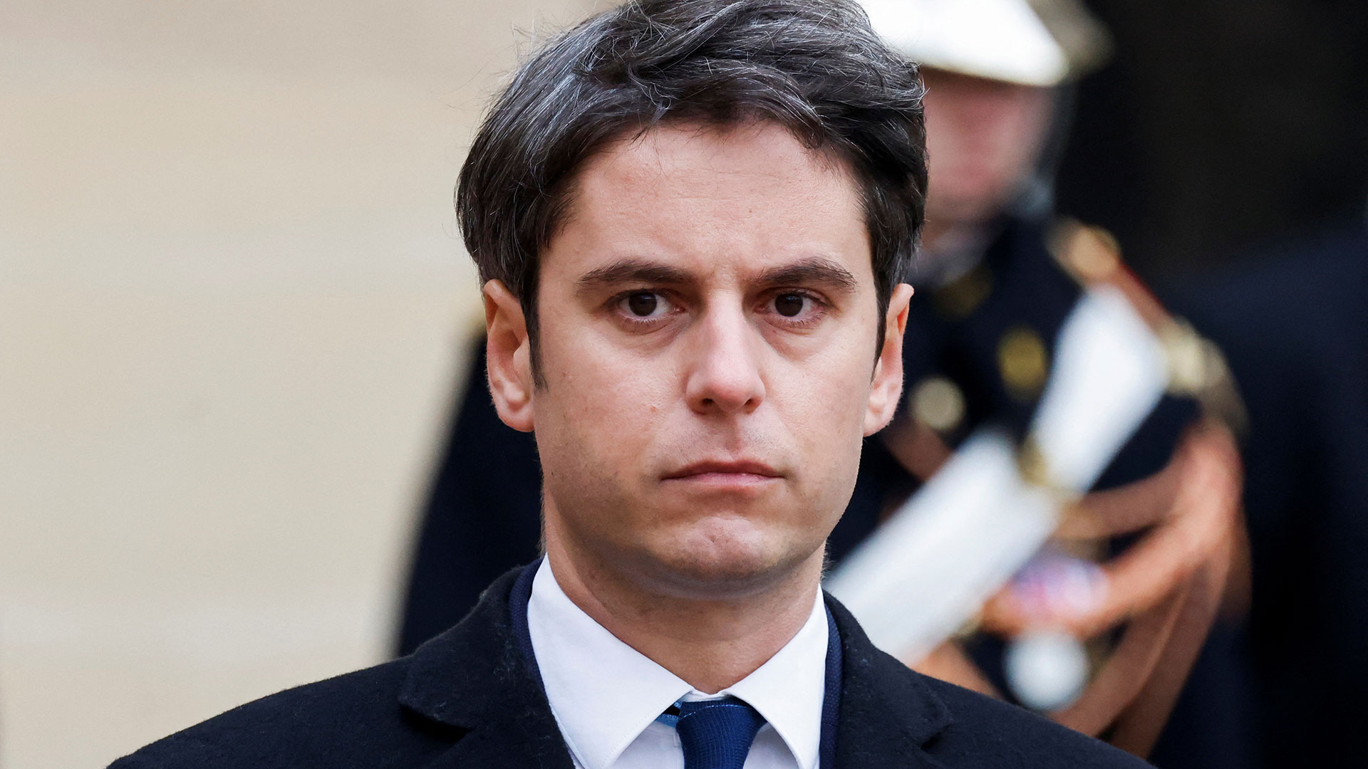 Γκαμπριέλ Ατάλ: Ο σημαιοφόρος της μακρονικής αντεπίθεσης απέναντι στη Λεπέν-2