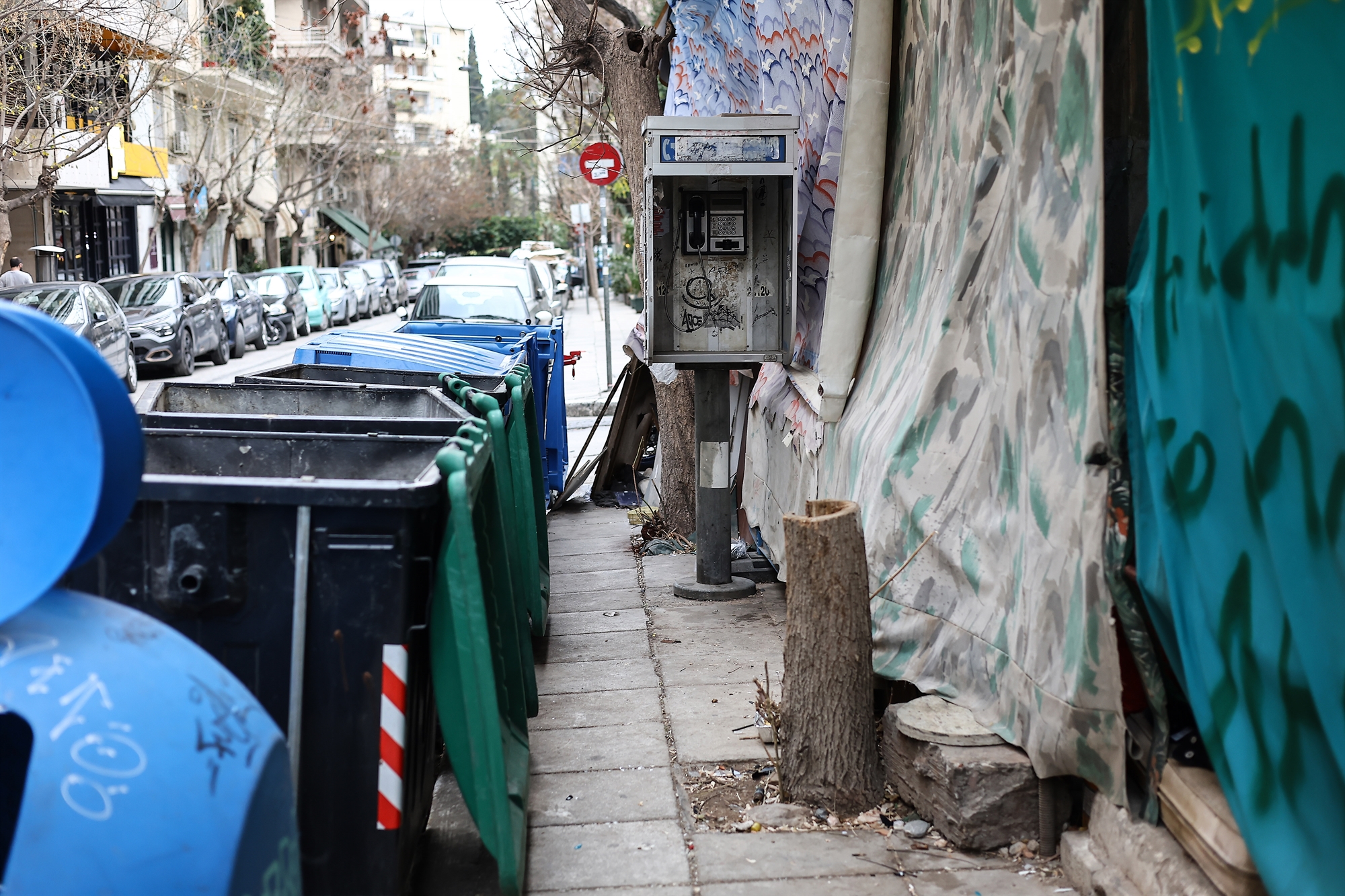 Τα πεζοδρόμια της ανομίας-1