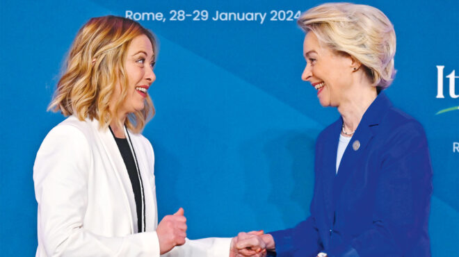 η-ε-ε-κλείνει-το-μάτι-στη-μελόνι-για-λύσ-562858318