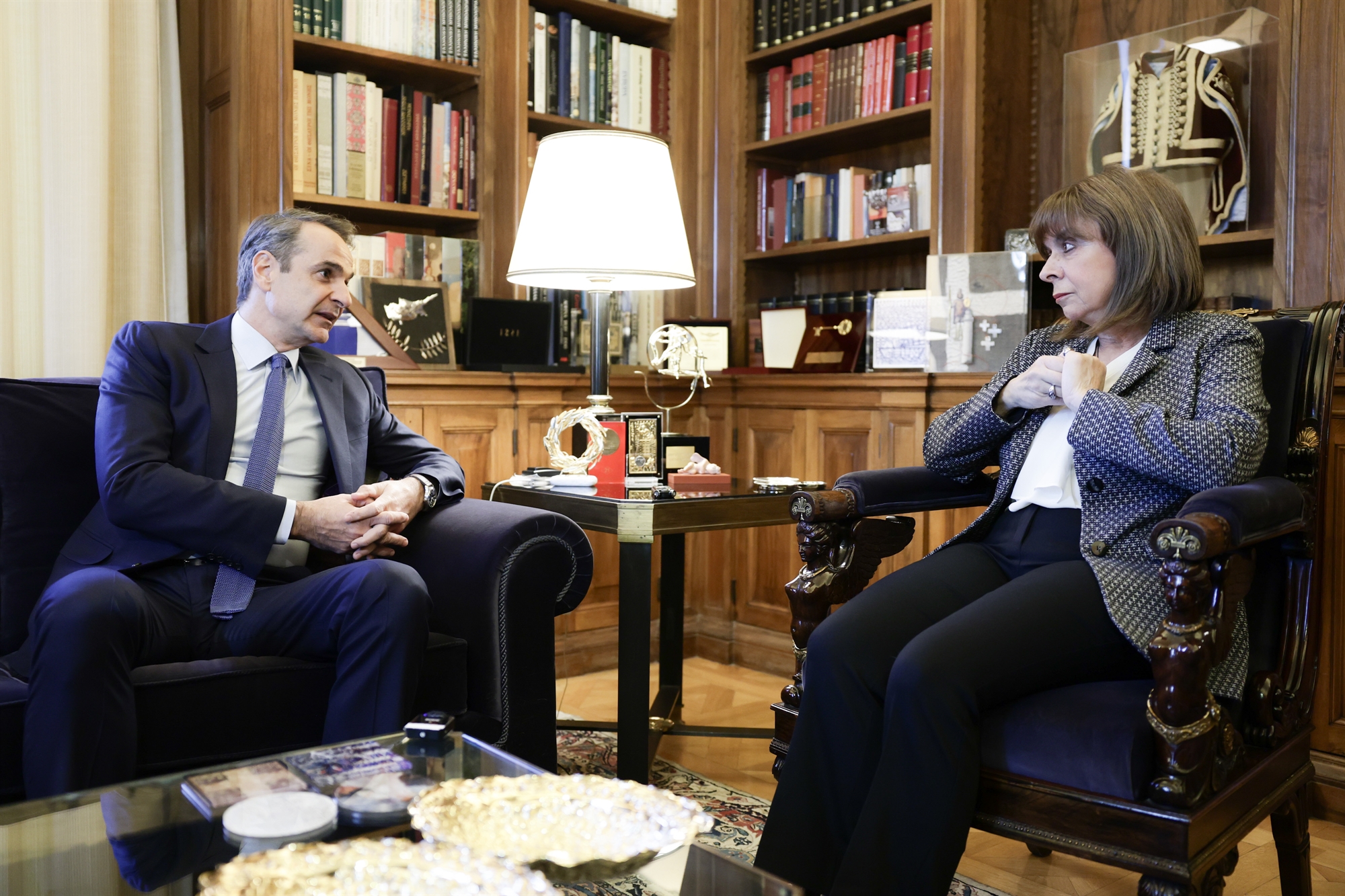 Δύσκολος μήνας για το Μαξίμου-1