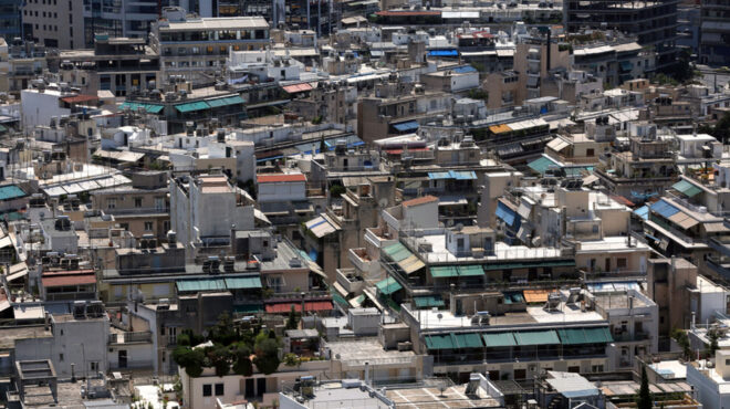 με-την-πλάτη-στον-τοίχο-αγοραστές-και-ε-562856917