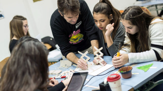 μικροί-εξερευνητές-κάνουν-τον-κόσμο-μ-562824226