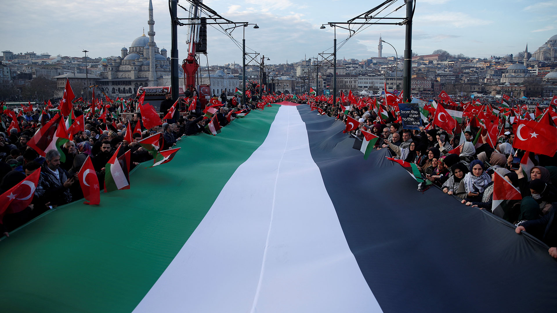 Κωνσταντινούπολη: Ογκώδεις διαδηλώσεις «κατά του PKK και του Ισραήλ»-1