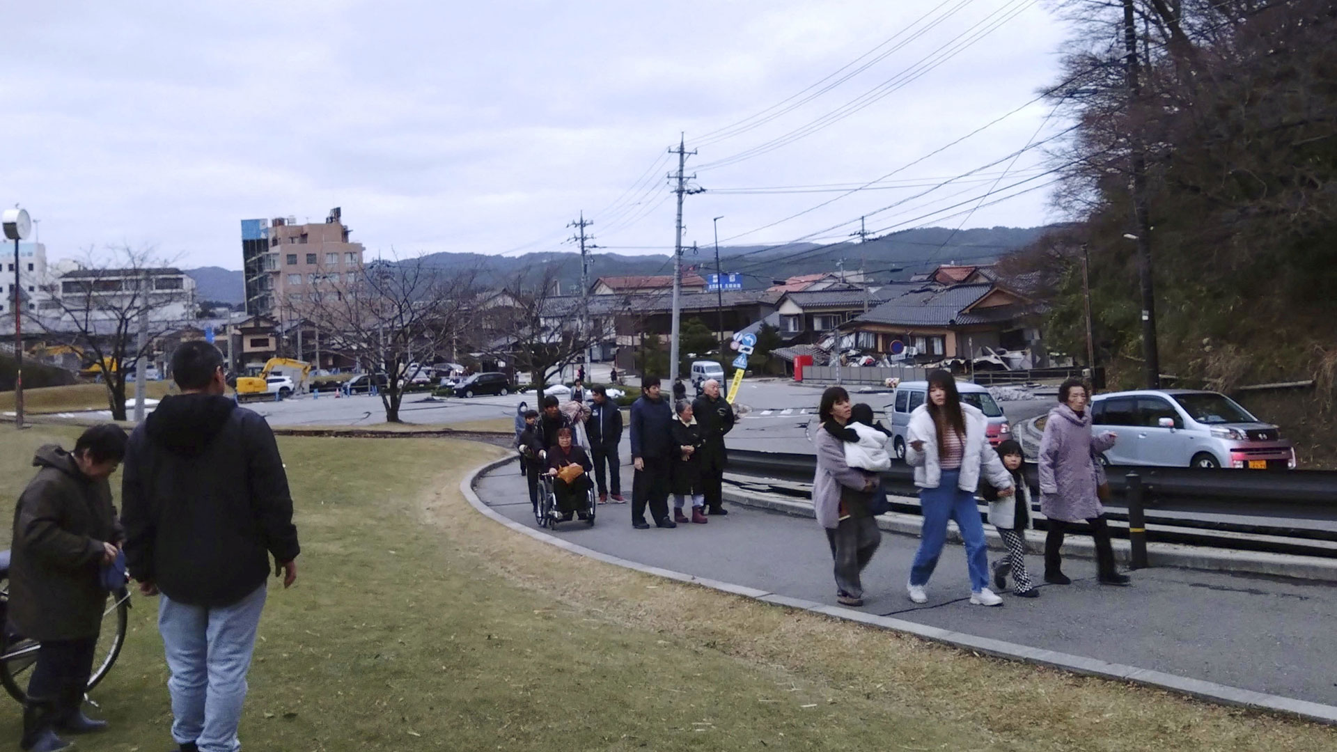 Ιαπωνία: Μεγάλες καταστροφές μετά τον ισχυρό σεισμό – Υποβάθμιση της προειδοποίσης για τσουνάμι-5