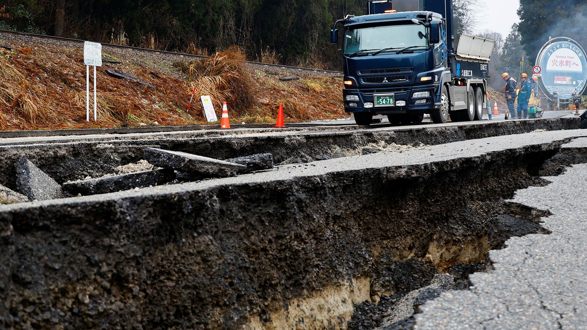 Ιαπωνία: Μάχη με τον χρόνο για τους επιζώντες – Προβλήματα στην παροχή βοήθειας-1