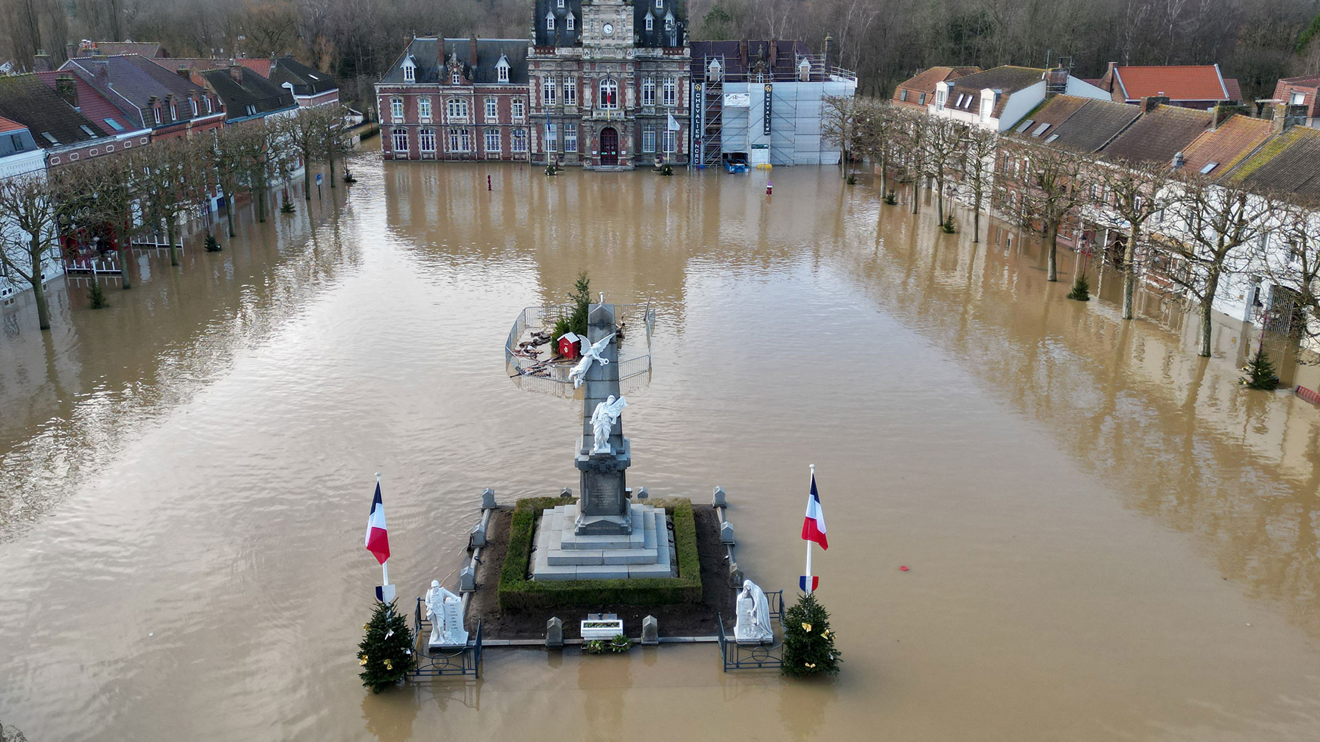 Γαλλία: «Εκτακτα μέτρα» μετά τις σαρωτικές πλημμύρες-1