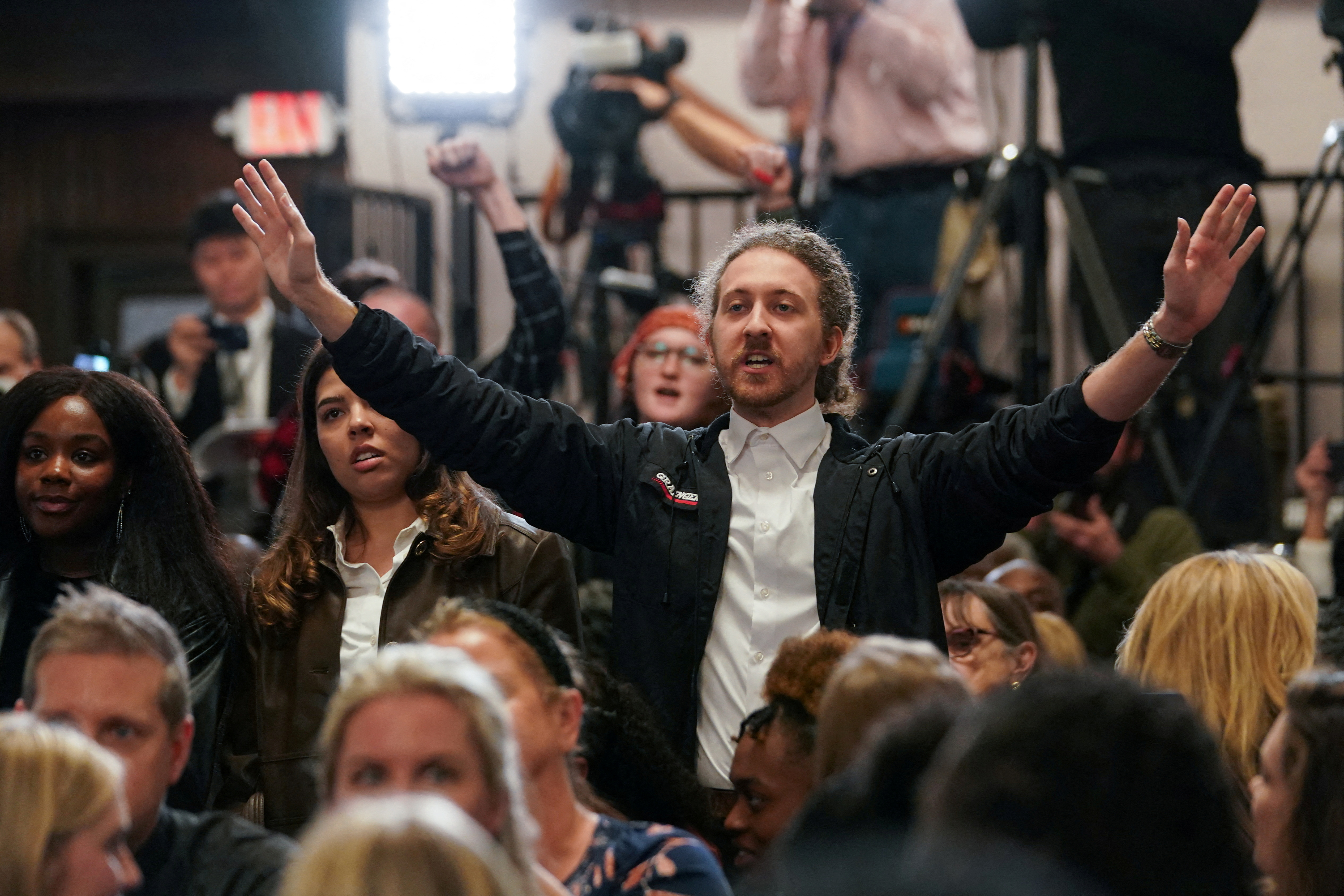 Διαδηλωτές για τη Γάζα διέκοψαν ομιλία του Μπάιντεν – «Εκεχειρία τώρα»-1