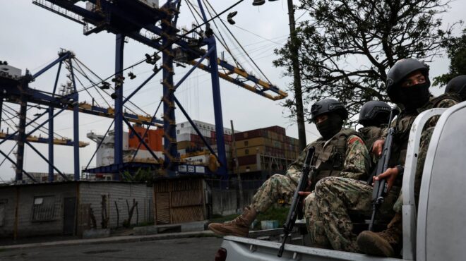 στο-έλεος-της-βίας-ο-ισημερινός-από-όασ-562841830