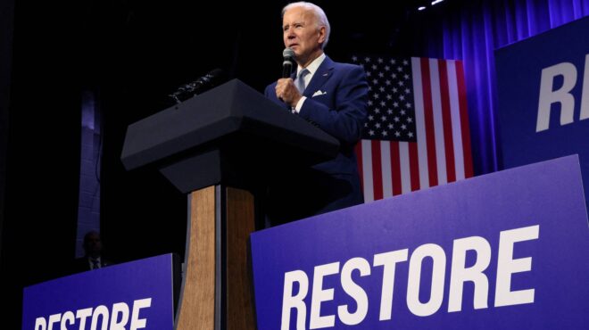 ηπα-μπάιντεν-και-χάρις-χτυπούν-τον-τ-562841908