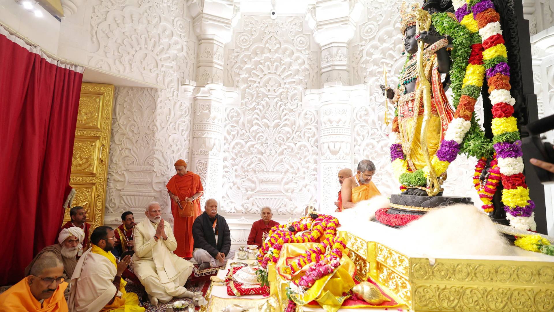 Ινδία: Ο Μόντι εγκαινιάζει αμφιλεγόμενο ινδουιστικό ναό – «Ερχεται μια νέα εποχή»-2