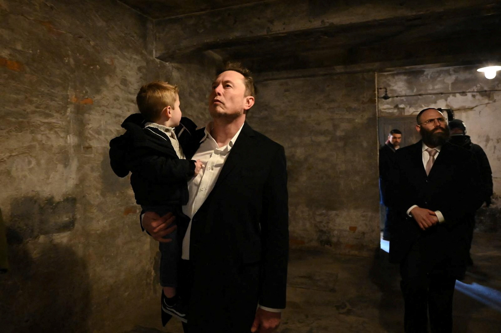 Στο Αουσβιτς ο Ελον Μασκ εν μέσω επικρίσεων για τις αντισημιτικές αναρτήσεις του-2