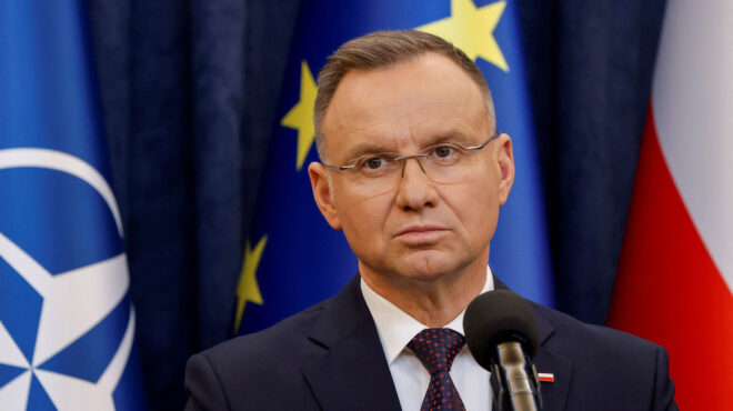 πολωνία-ο-ντούντα-απονέμει-χάρη-σε-δύο-562844740