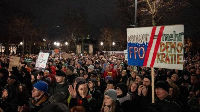 η-ε-ε-κλείνει-το-μάτι-στη-μελόνι-για-λύσ-562851838