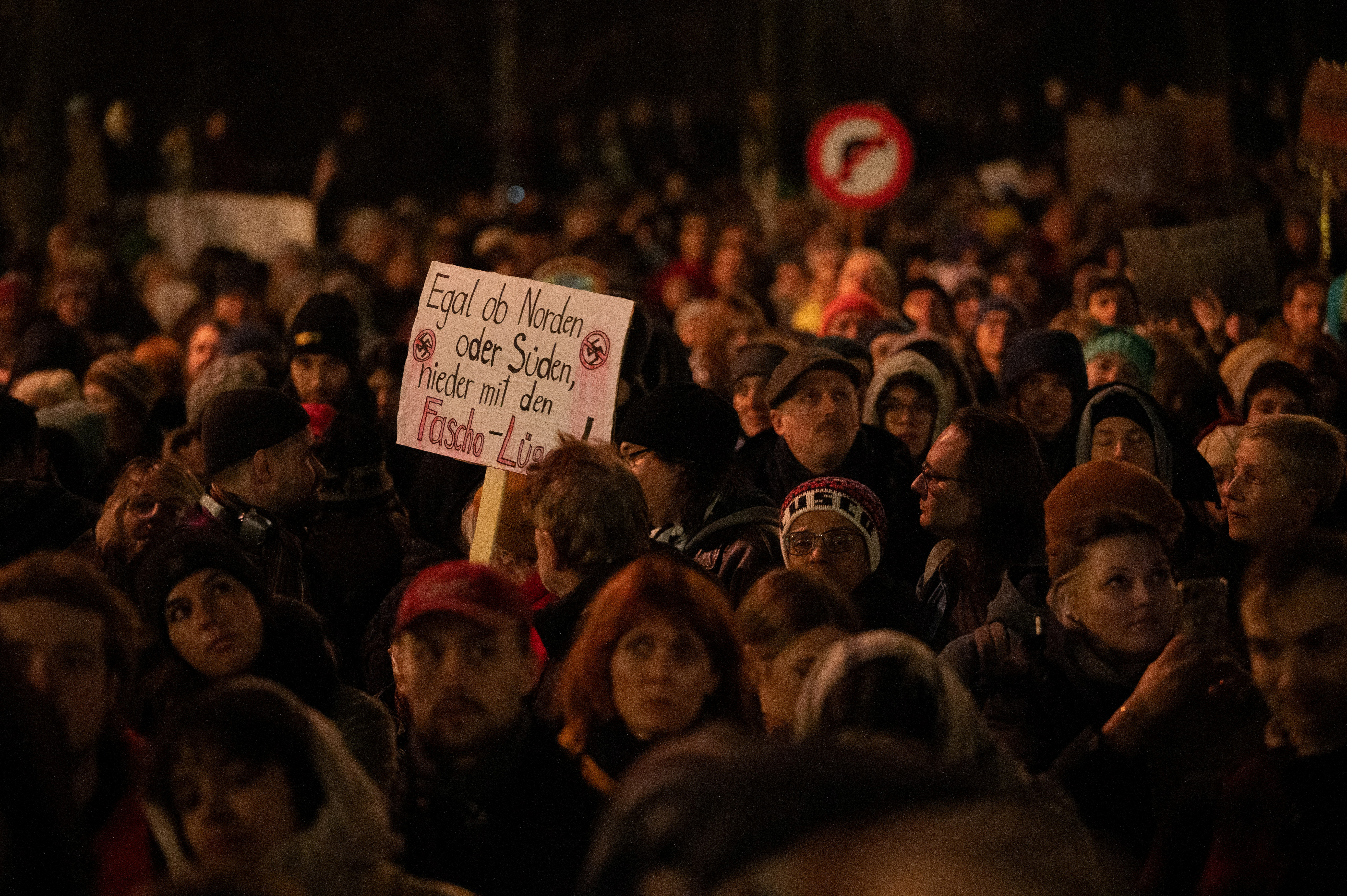 Αυστρία: Ογκώδεις διαδηλώσεις κατά της ακροδεξιάς-1