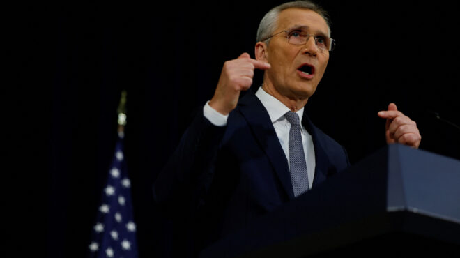 στις-ηπα-ο-στόλτενμπεργκ-με-αποστολή-ν-562857091