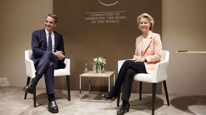 νταβός-συνάντηση-κυρ-μητσοτάκη-με-φον-562836784