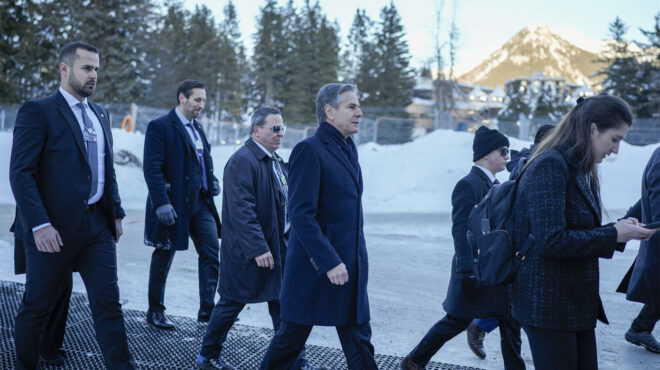 παρουσίες-και-απουσίες-στο-νταβός-562833616