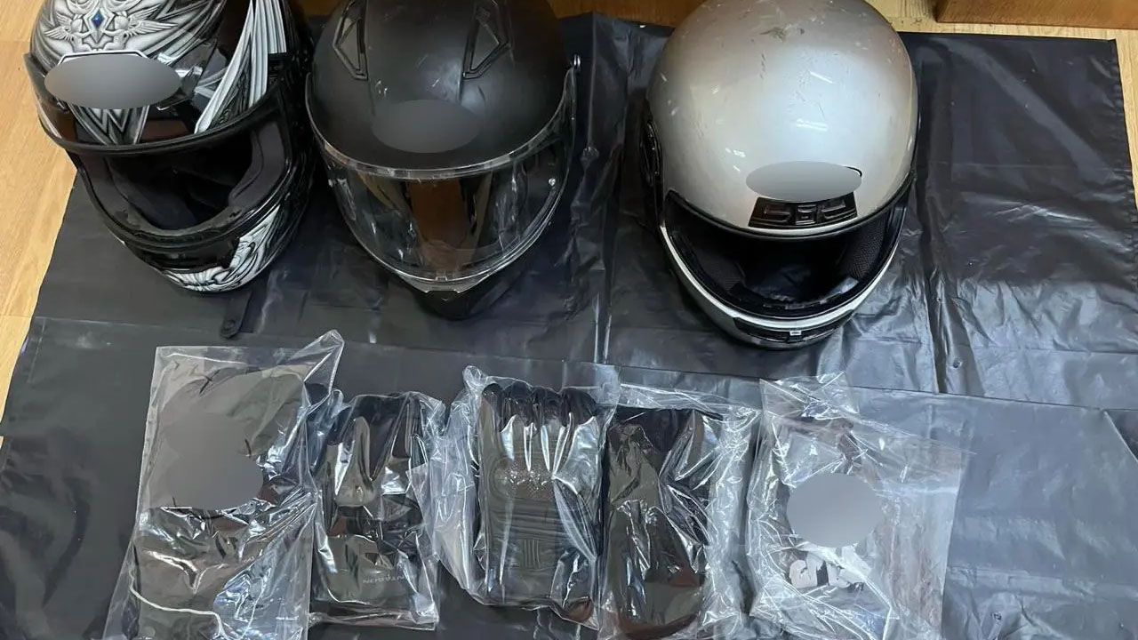 Συνελήφθησαν 16 άτομα που επιτέθηκαν με φωτοβολίδες σε αστυνομικούς – Τι κατασχέθηκε-1