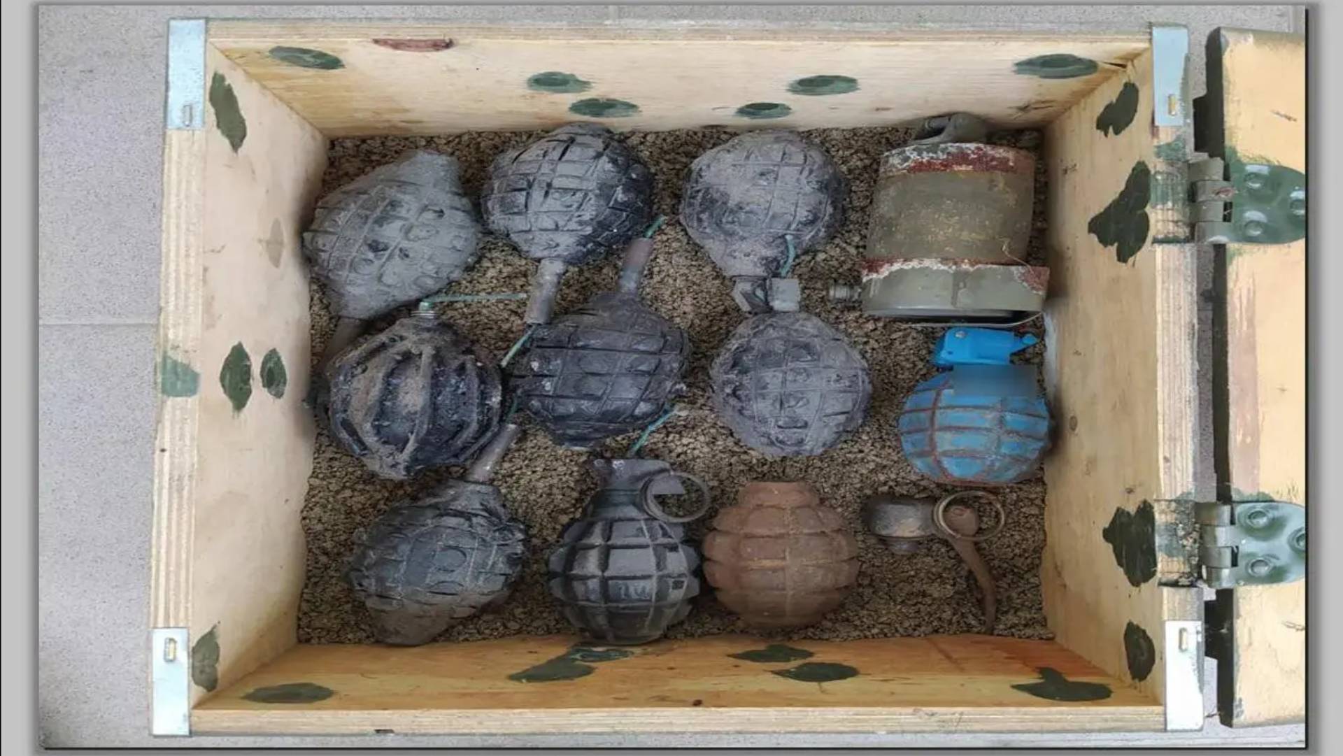 Φλώρινα: Βαρύς οπλισμός εντοπίστηκε σε σπίτι – Δύο συλλήψεις-3