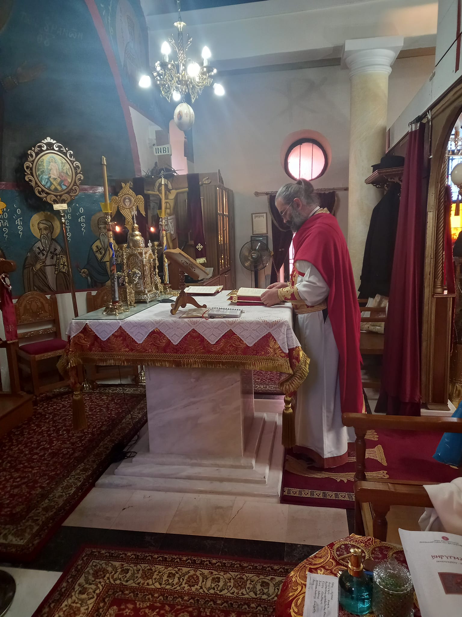 το-πρωί-αστυνομικός-το-βράδυ-ιερέας-562848631