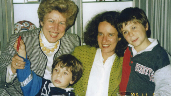 η-ολγα-μαλέα-αποχαιρετίζει-τη-μαμά-της-562856656